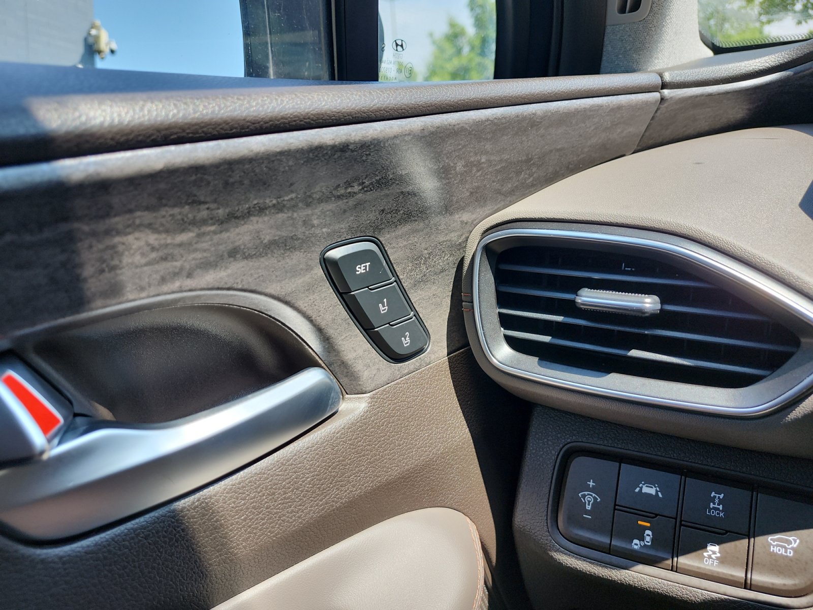 Used 2020 Hyundai Santa Fe Limited AWD/4WD image 17