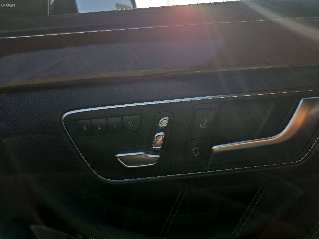 Used 2015 Mercedes-Benz E 400 4MATIC Sedan image 37
