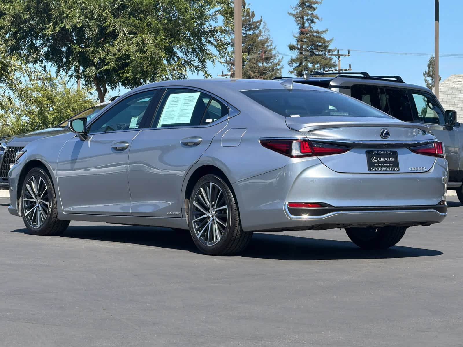 Used 2022 Lexus ES 300h w/ Premium Package FWD image 7