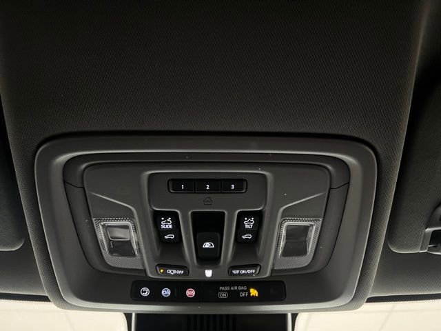 Used 2025 GMC Sierra 3500 Denali w/ Denali Reserve Package AWD/4WD image 42