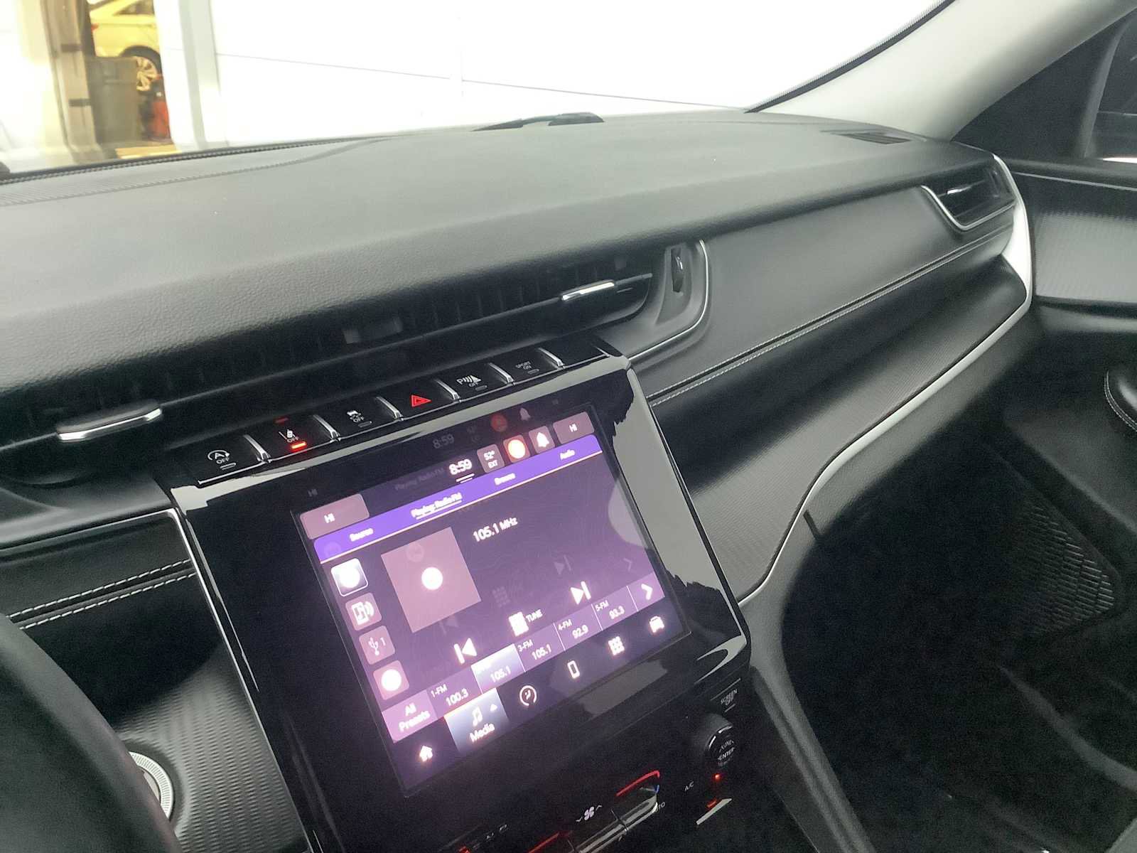 Used 2023 Jeep Grand Cherokee L Laredo image 17