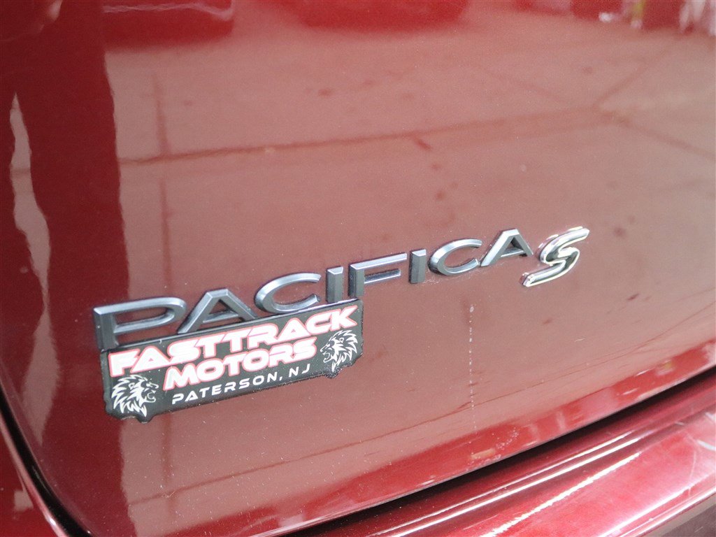 Used 2022 Chrysler Pacifica Touring-L w/ S Appearance Package image 8