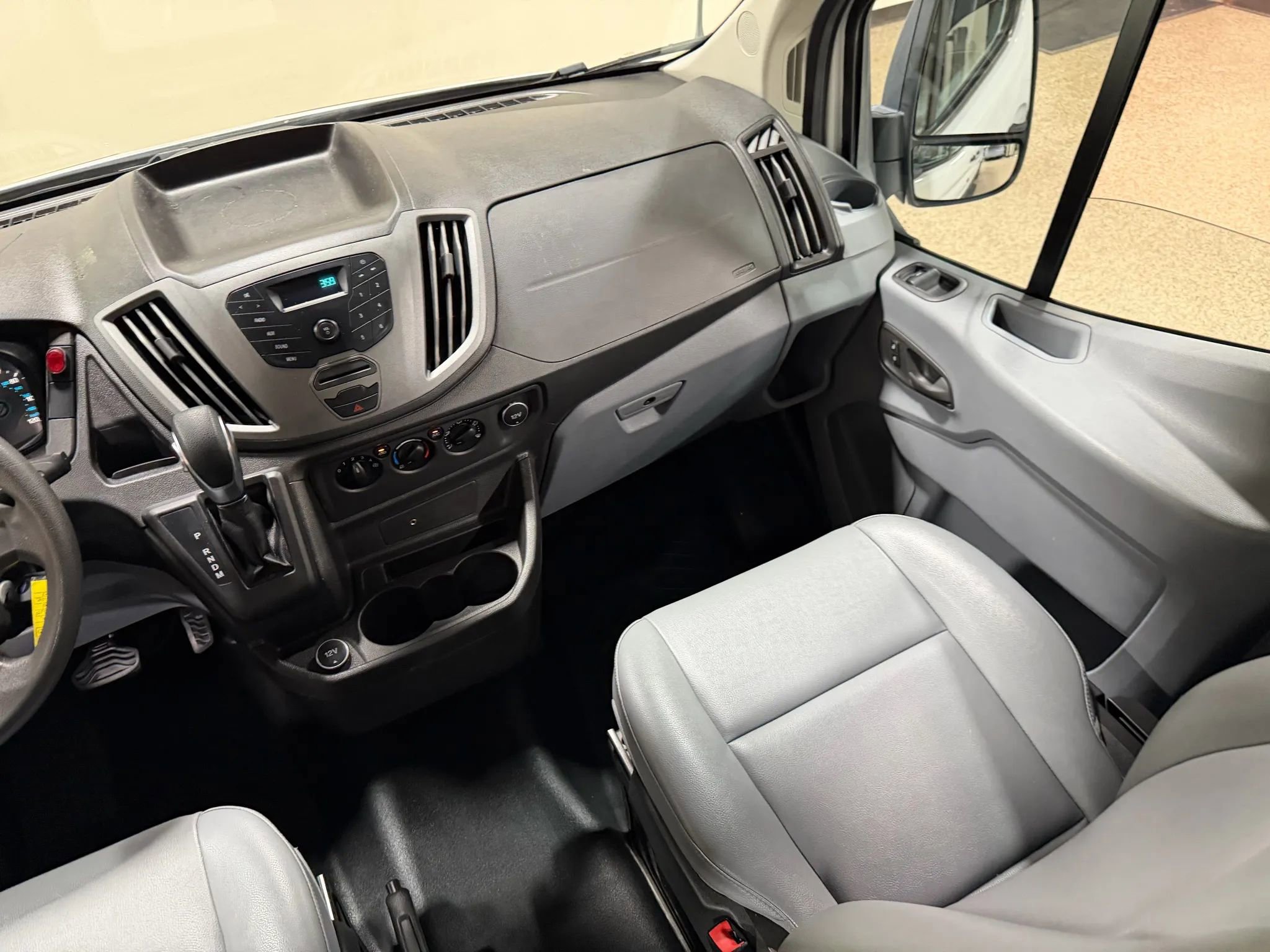 Used 2018 Ford Transit 350 XL image 49