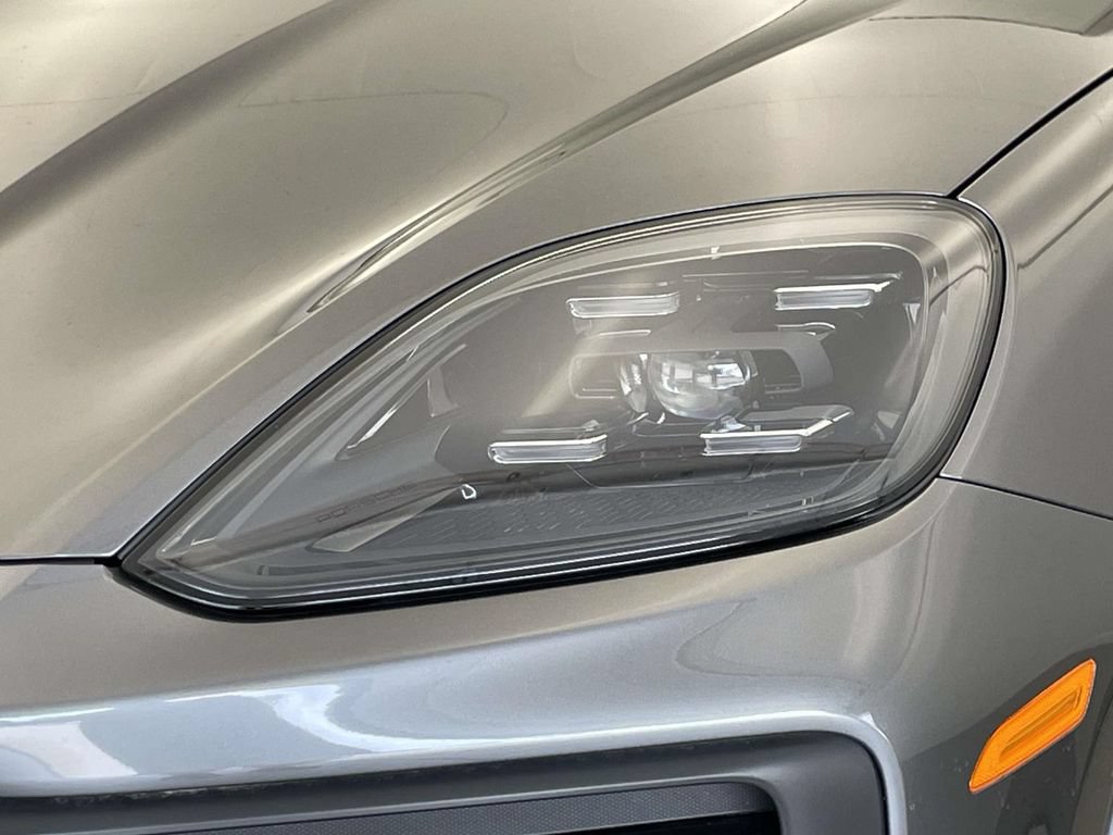Certified 2025 Porsche Cayenne AWD/4WD image 15
