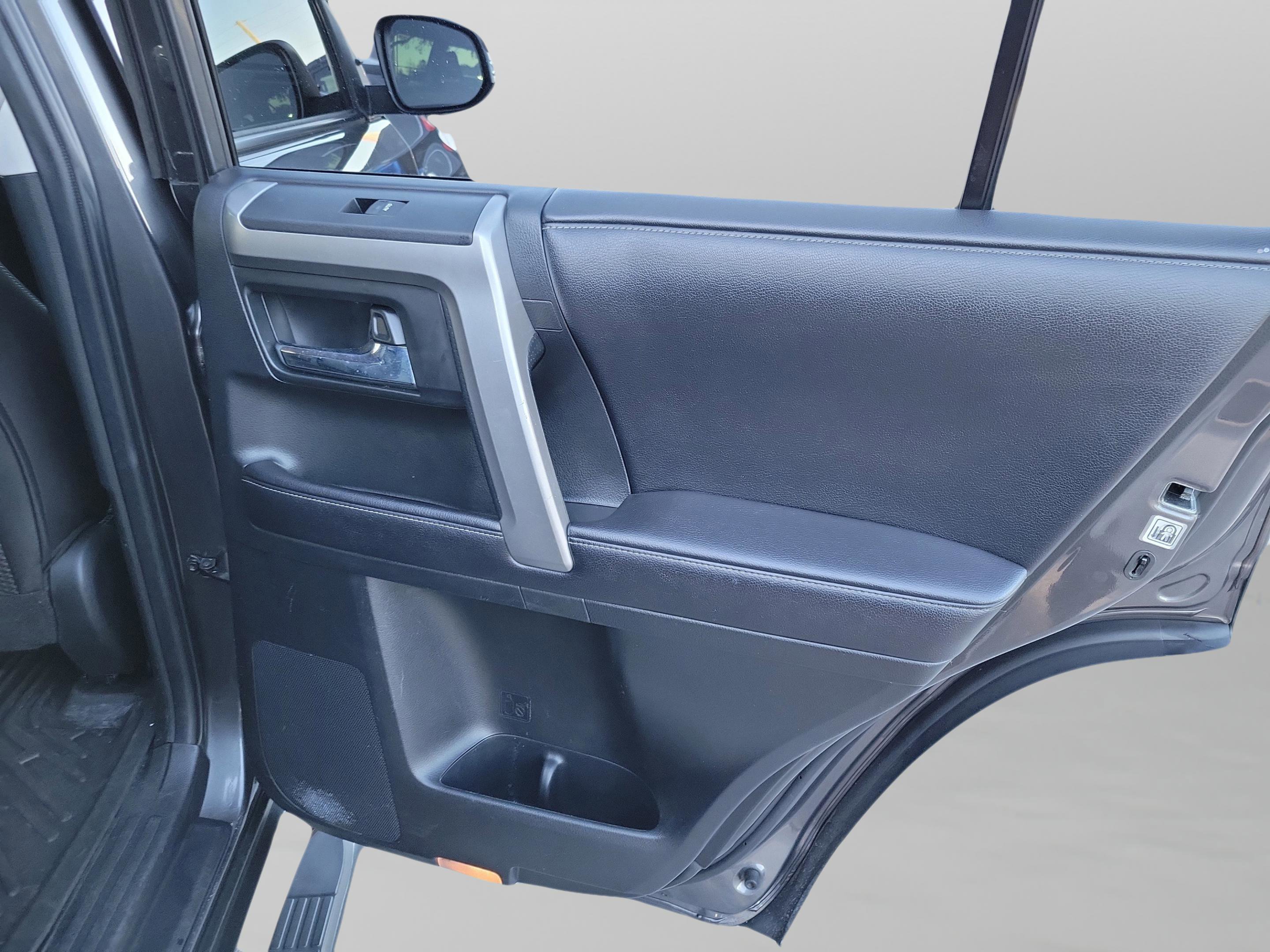 Used 2017 Toyota 4Runner SR5 Premium image 26