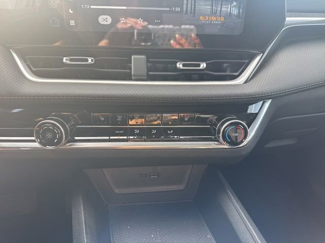 Used 2025 Chevrolet Equinox LT image 18