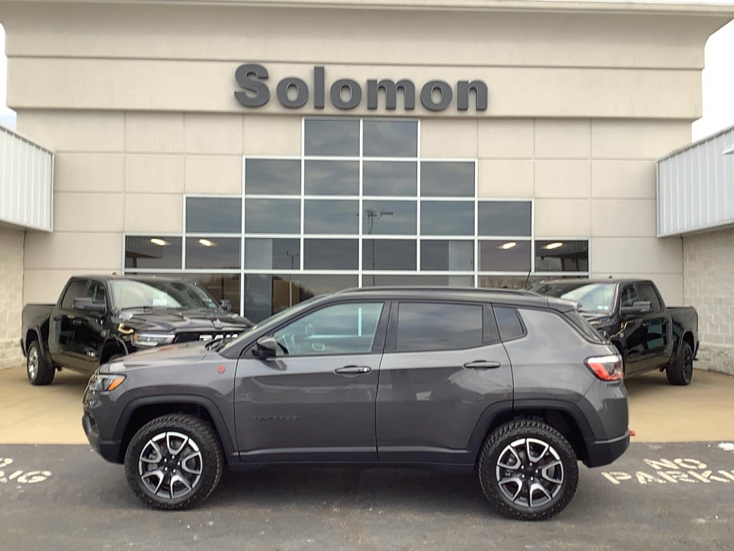 Used 2024 Jeep Compass Trailhawk w/ Trailhawk Convenience Group AWD/4WD image 1