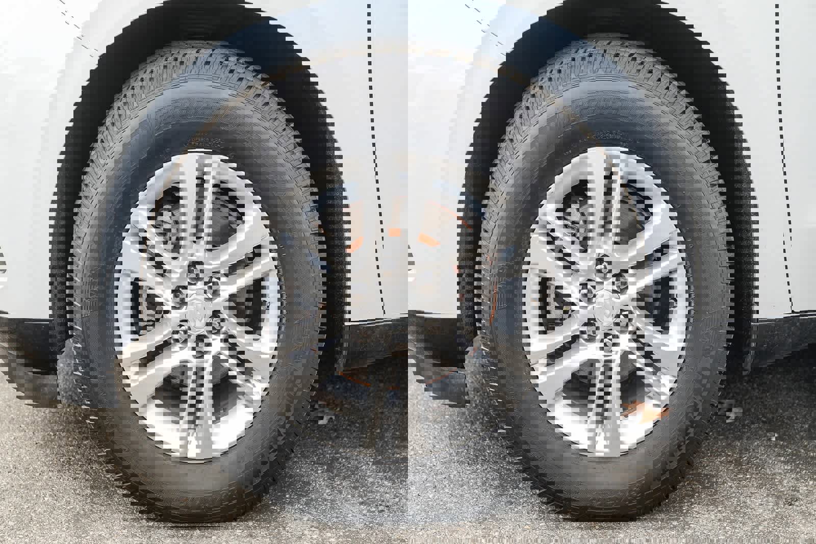 Used 2018 Buick Enclave Essence image 9