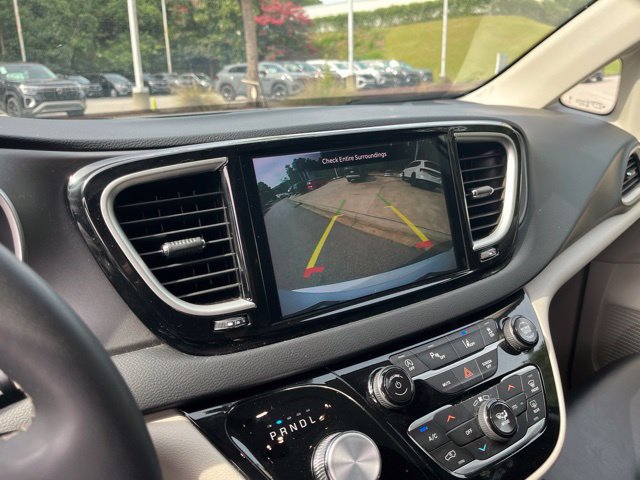 Used 2023 Chrysler Pacifica Touring-L FWD image 24