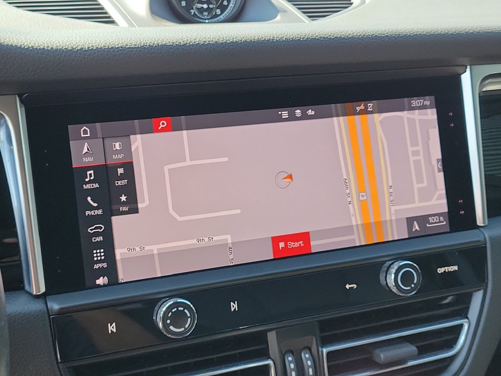 Certified 2024 Porsche Macan AWD/4WD image 31
