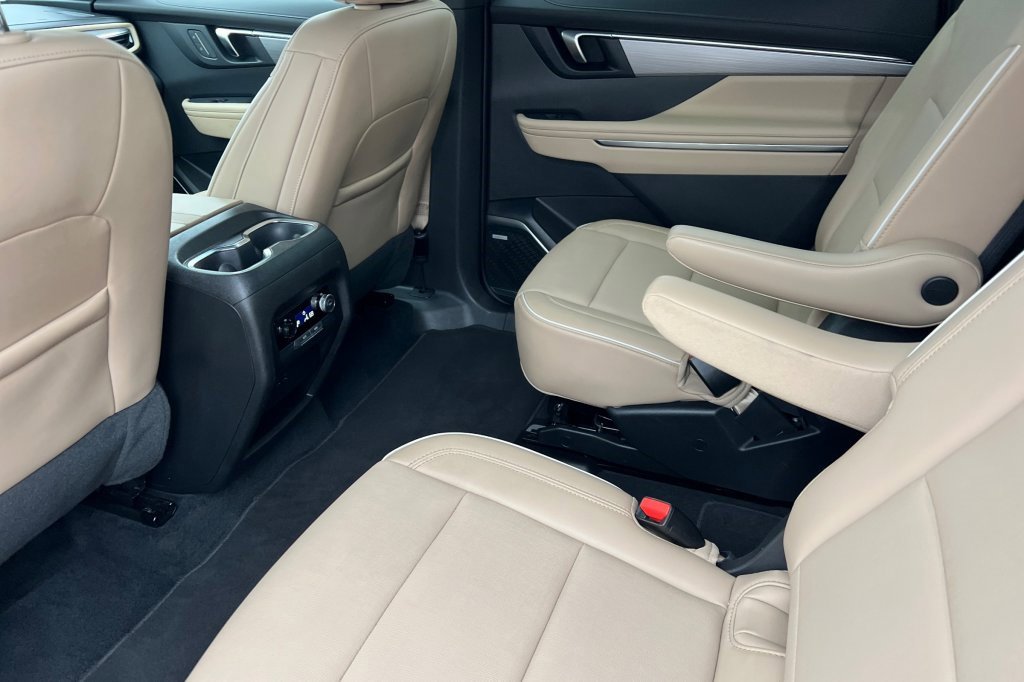 Used 2025 Buick Enclave Preferred image 9