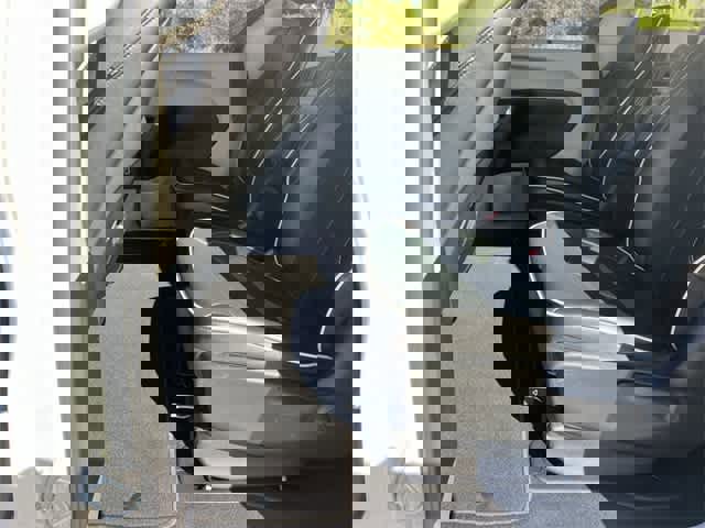 Used 2021 Chrysler Pacifica Limited w/ Uconnect Theater Family Group image 32