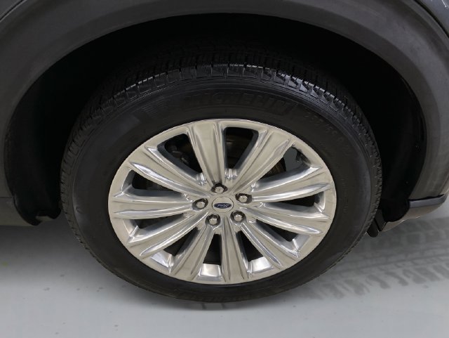 Used 2022 Ford Explorer Limited w/ Equipment Group 301A AWD/4WD image 17