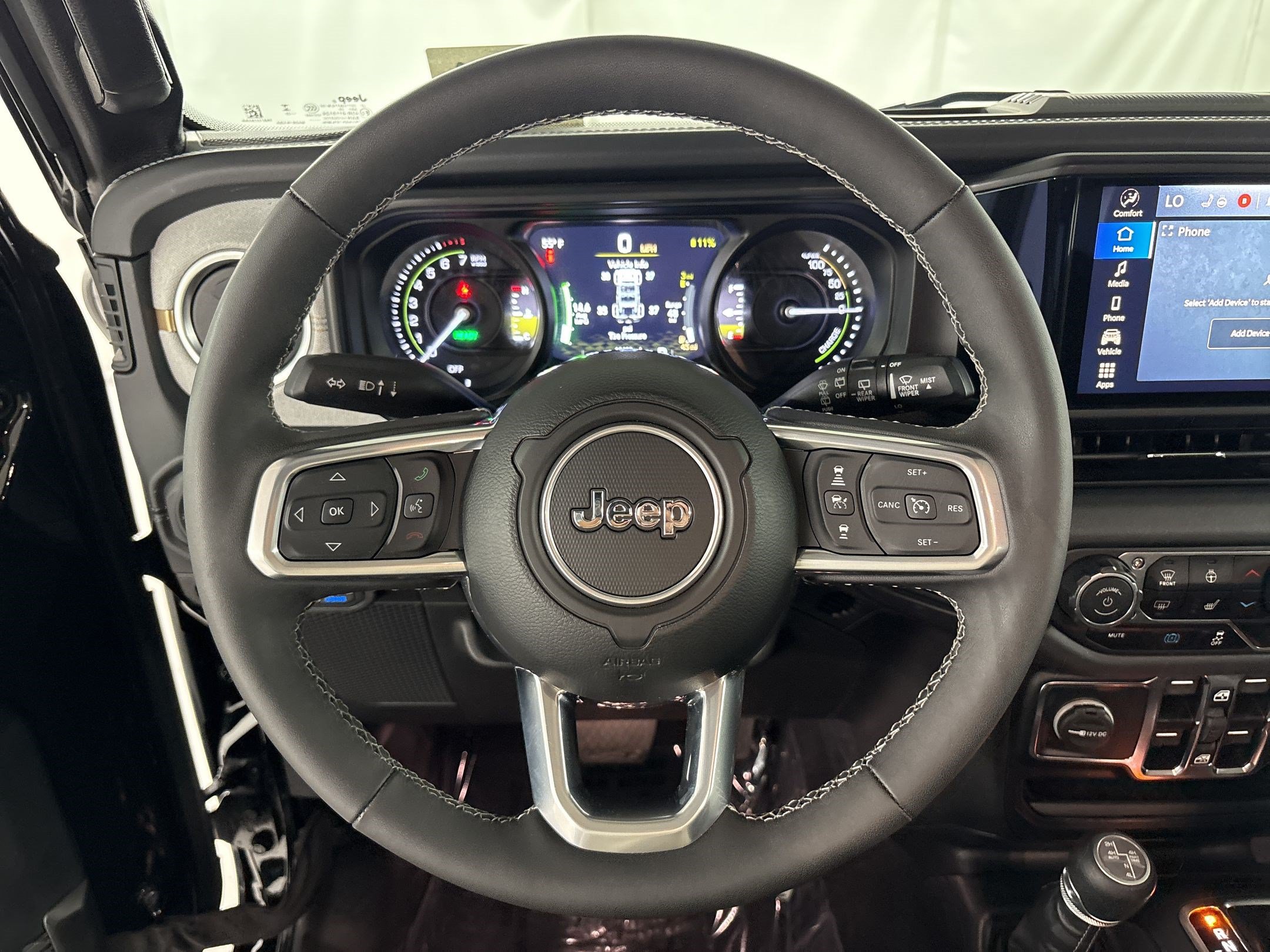 Used 2025 Jeep Wrangler Unlimited Sahara w/ Safety Group AWD/4WD image 16