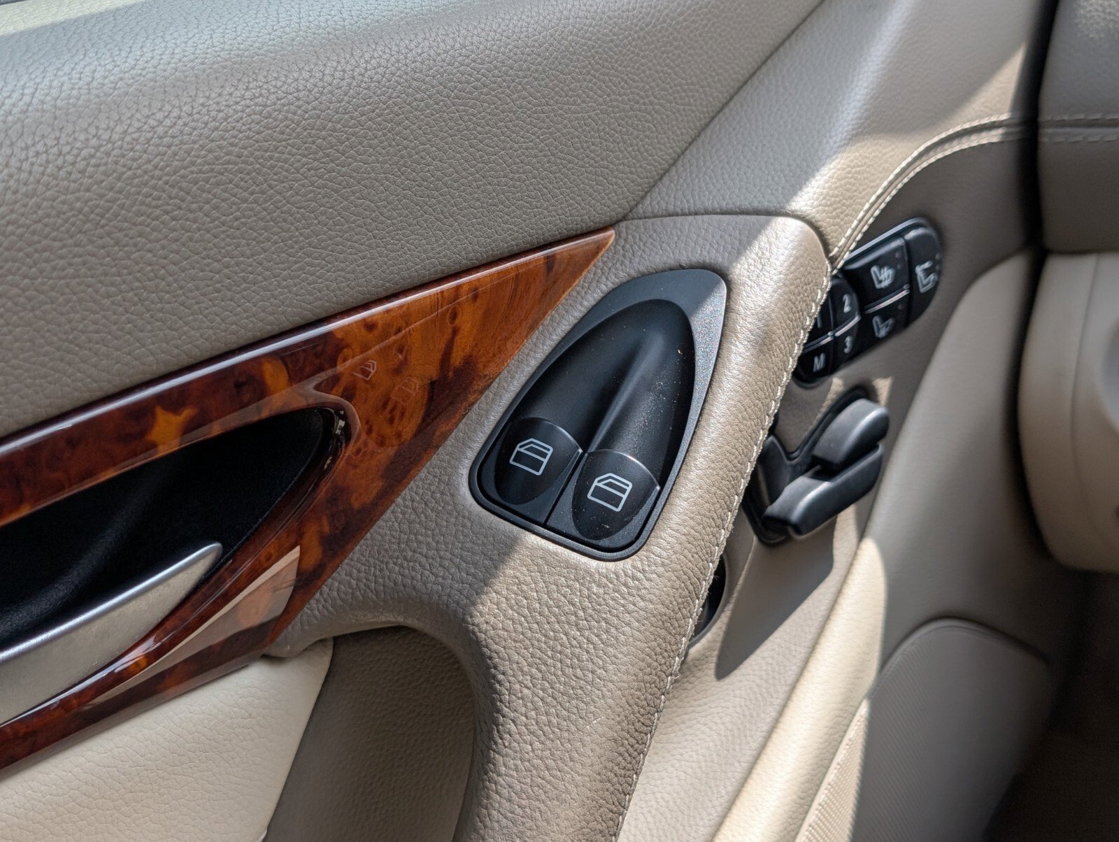 Used 2009 Mercedes-Benz SL 550 image 24