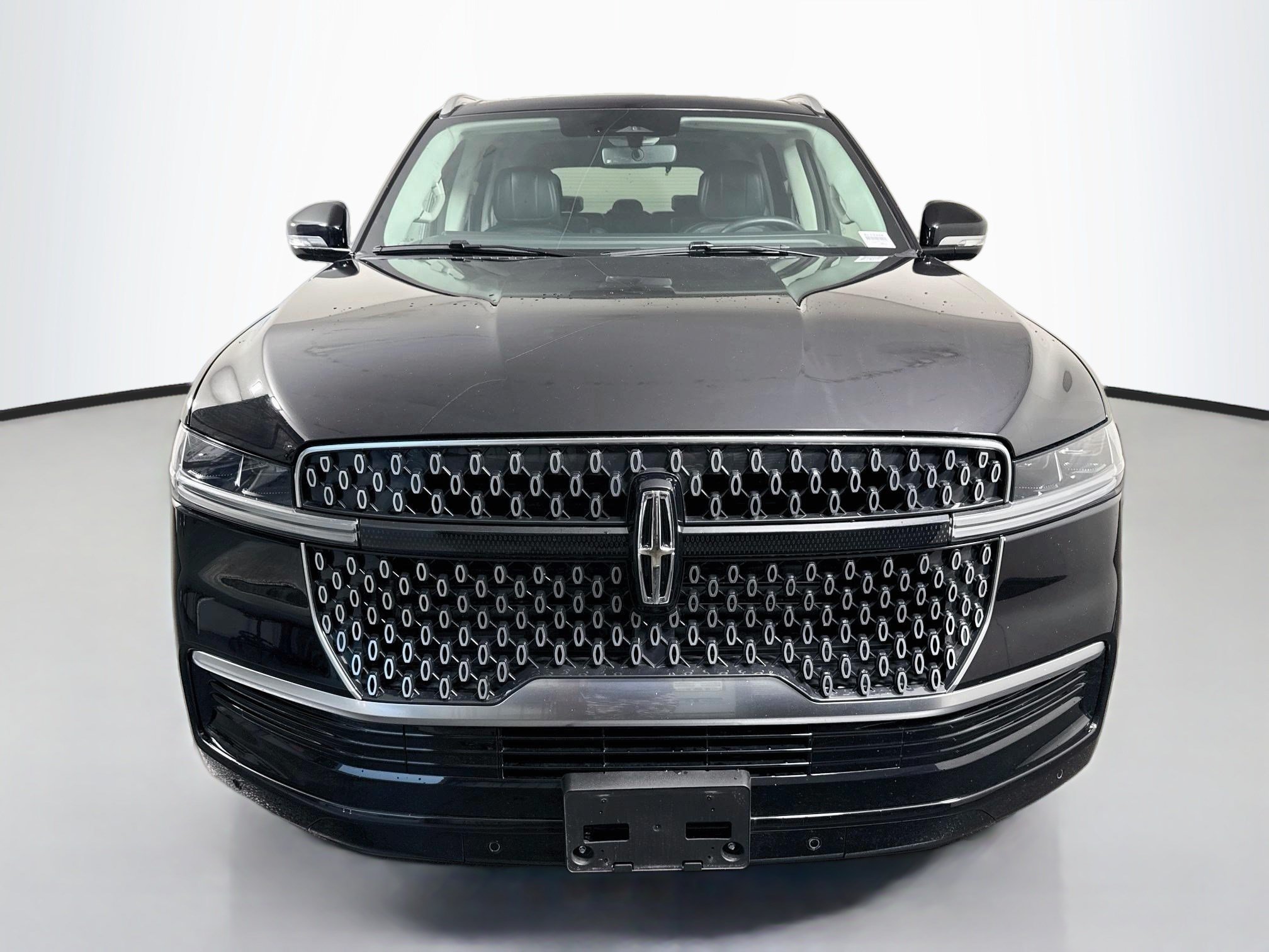 Used 2025 Lincoln Navigator Reserve AWD/4WD image 2