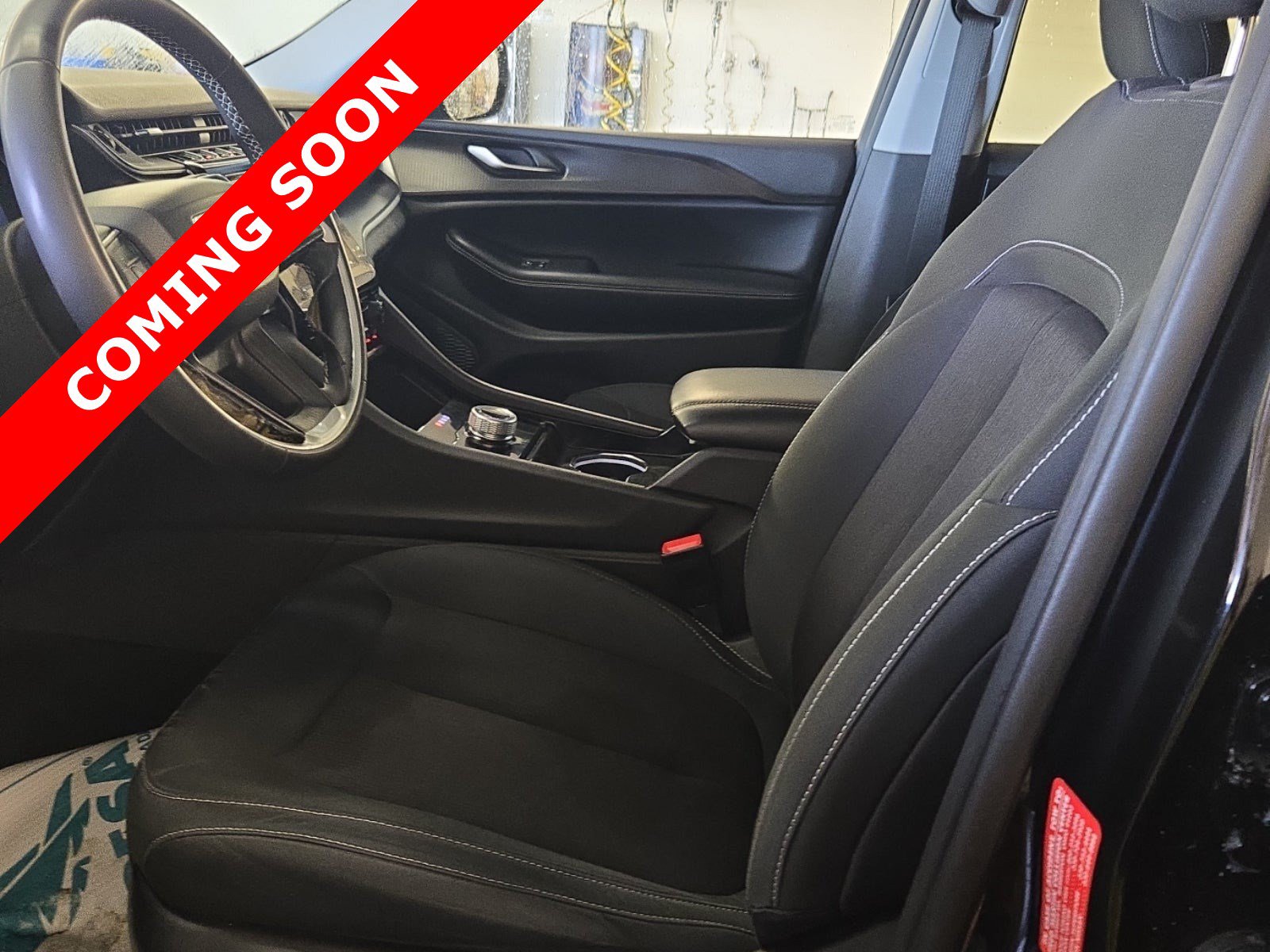 Used 2023 Jeep Grand Cherokee Laredo AWD/4WD image 6