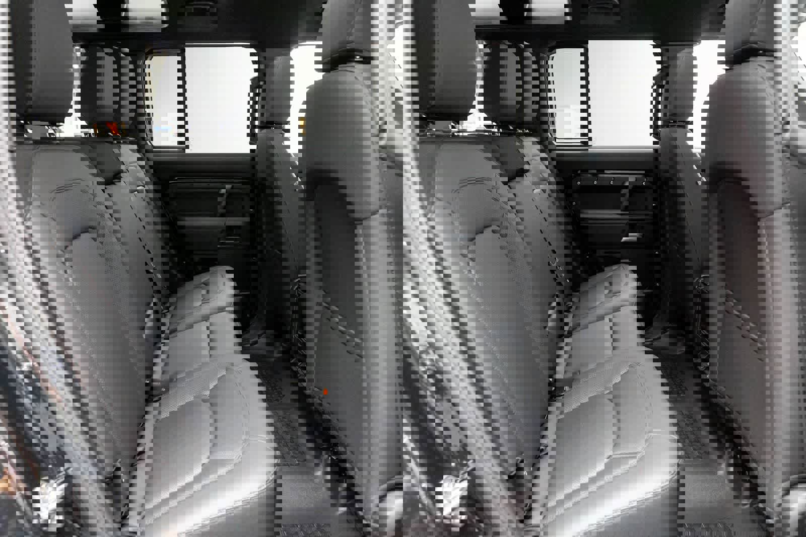 Used 2025 Land Rover Defender 110 S image 36