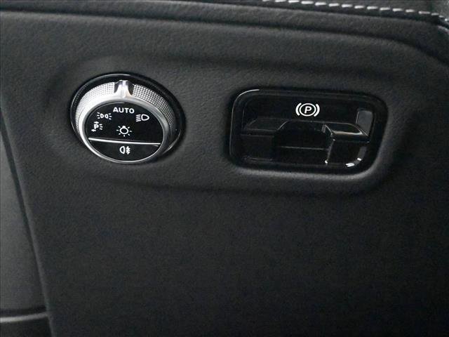 New 2026 Mercedes-Benz EQE 320 4MATIC SUV image 10