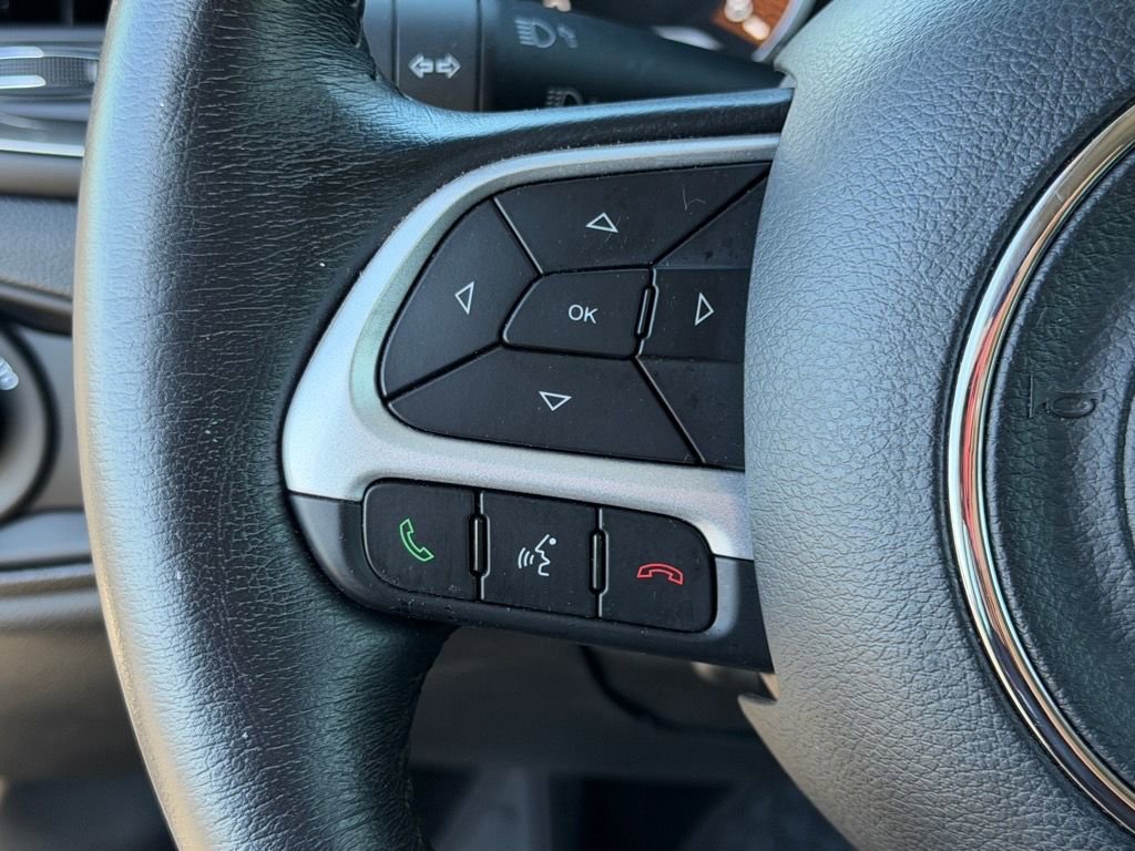 Used 2023 Jeep Renegade Latitude w/ Premium Group image 16