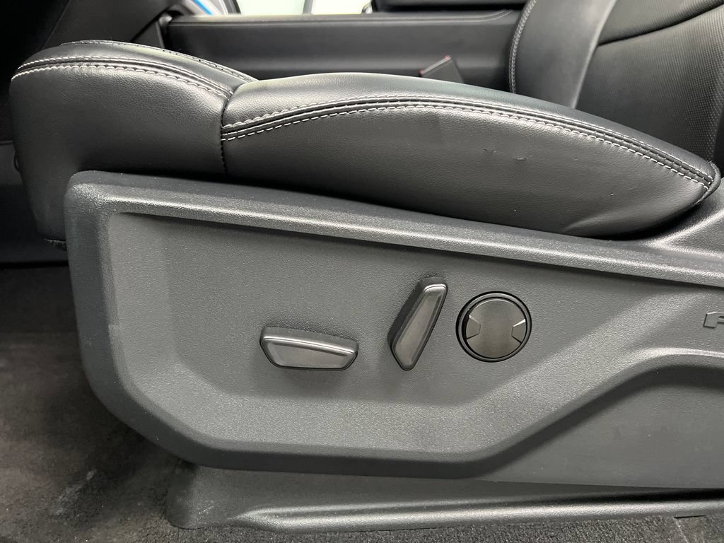 Used 2025 Ford Expedition Platinum AWD/4WD image 13