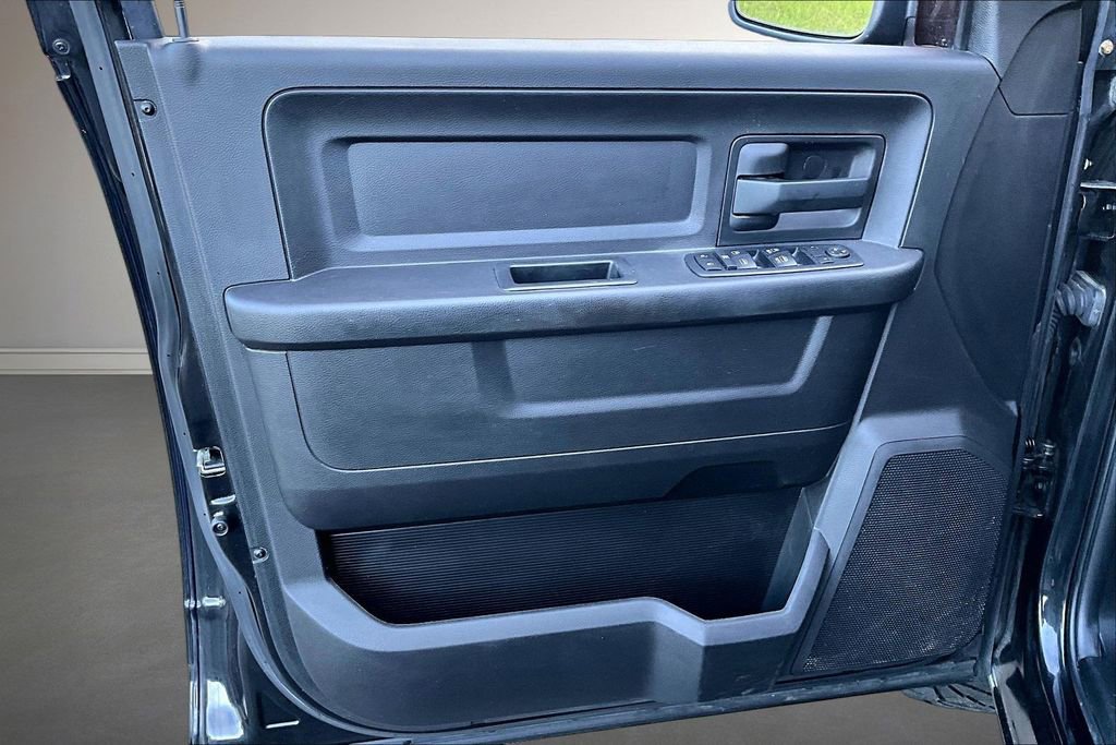 Used 2018 RAM 1500 Express w/ Black Ram 1500 Express Group AWD/4WD image 20