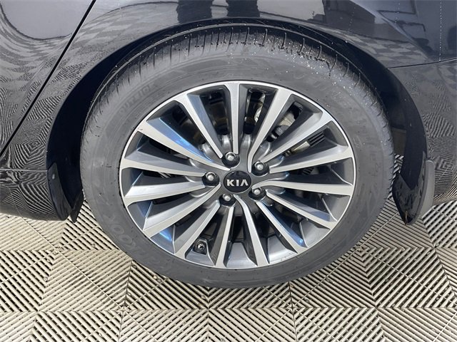 Certified 2017 Kia Cadenza Premium w/ Luxury Package image 20