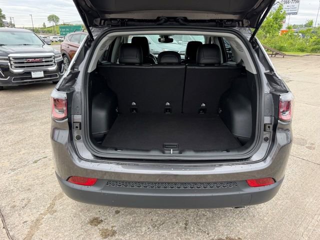 Used 2022 Jeep Compass Limited AWD/4WD image 5