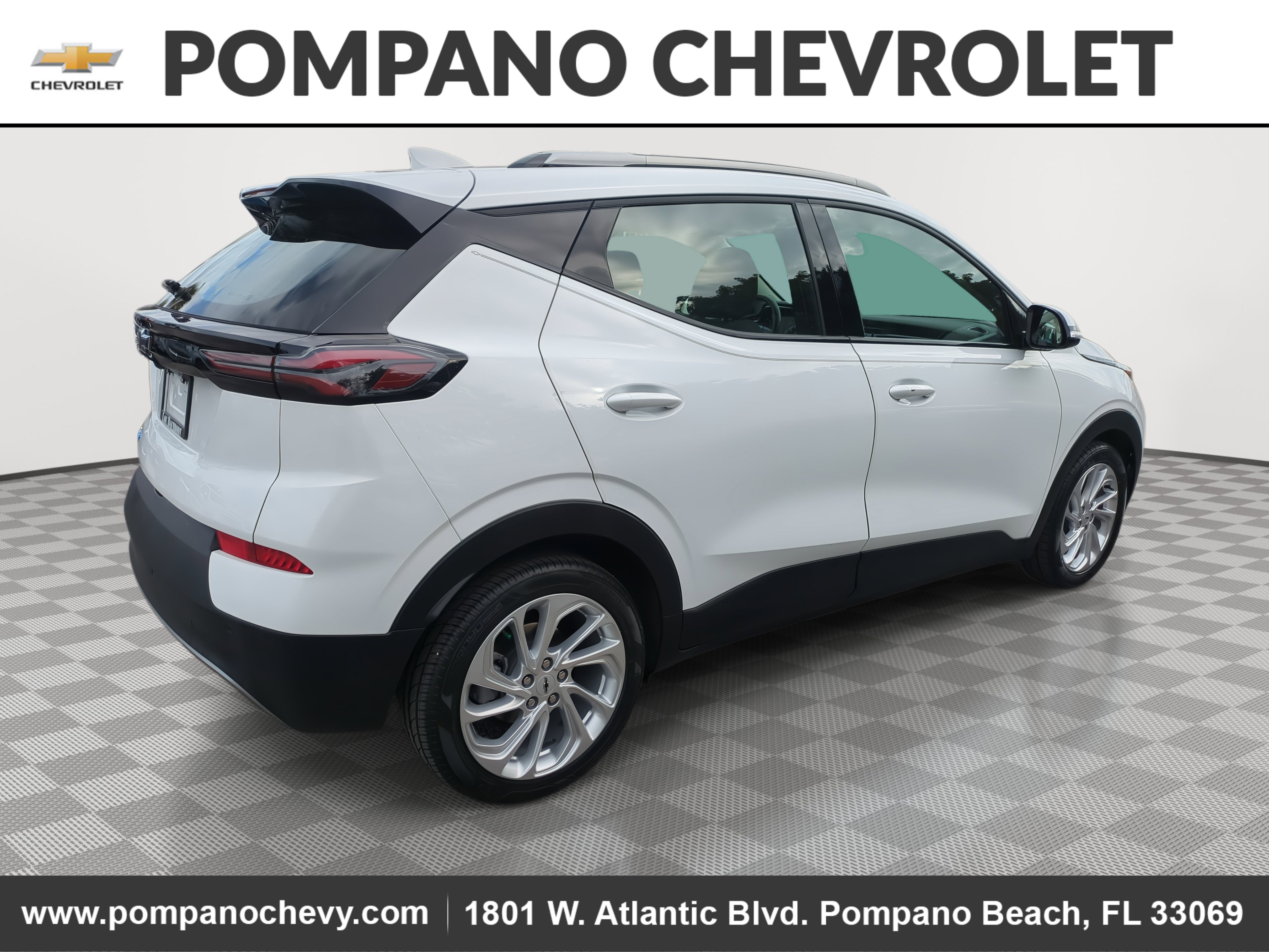 Used 2022 Chevrolet Bolt EUV LT w/ Driver Confidence Package image 3