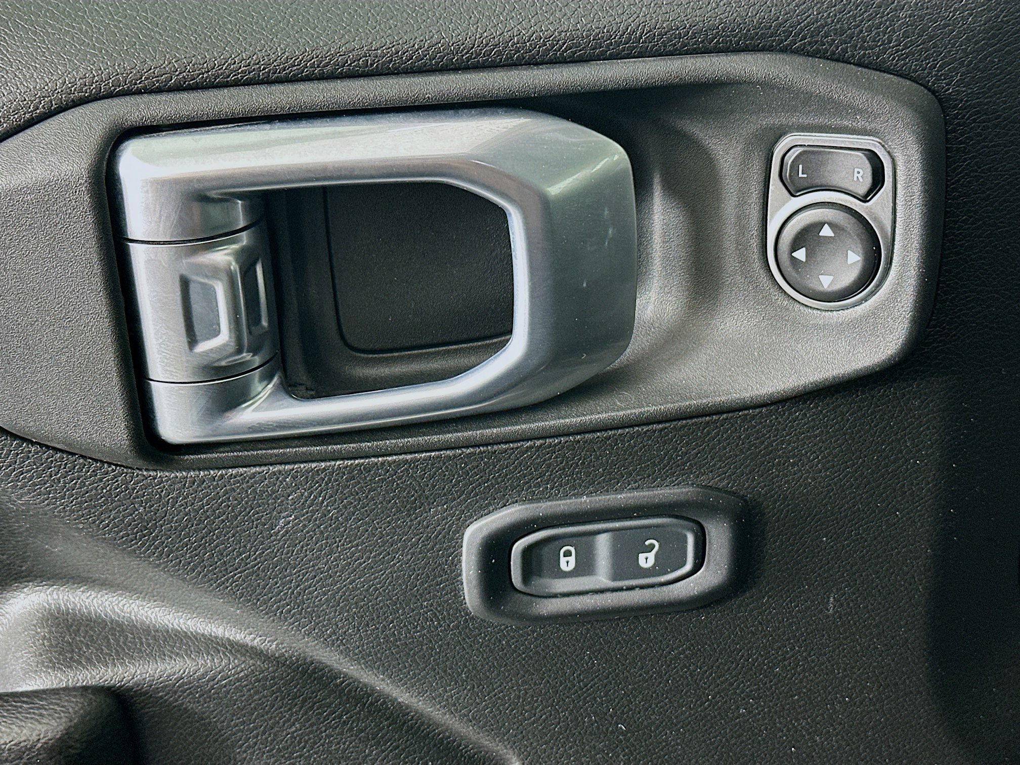 Used 2023 Jeep Wrangler Unlimited AWD/4WD image 15