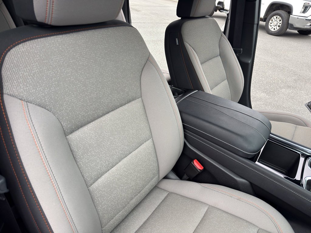 Used 2025 Chevrolet Traverse LT image 33