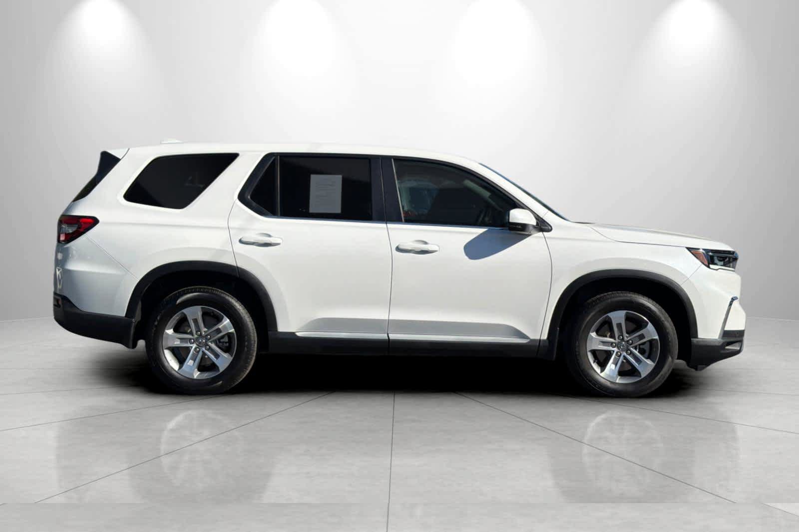 Used 2025 Honda Pilot EX-L image 8