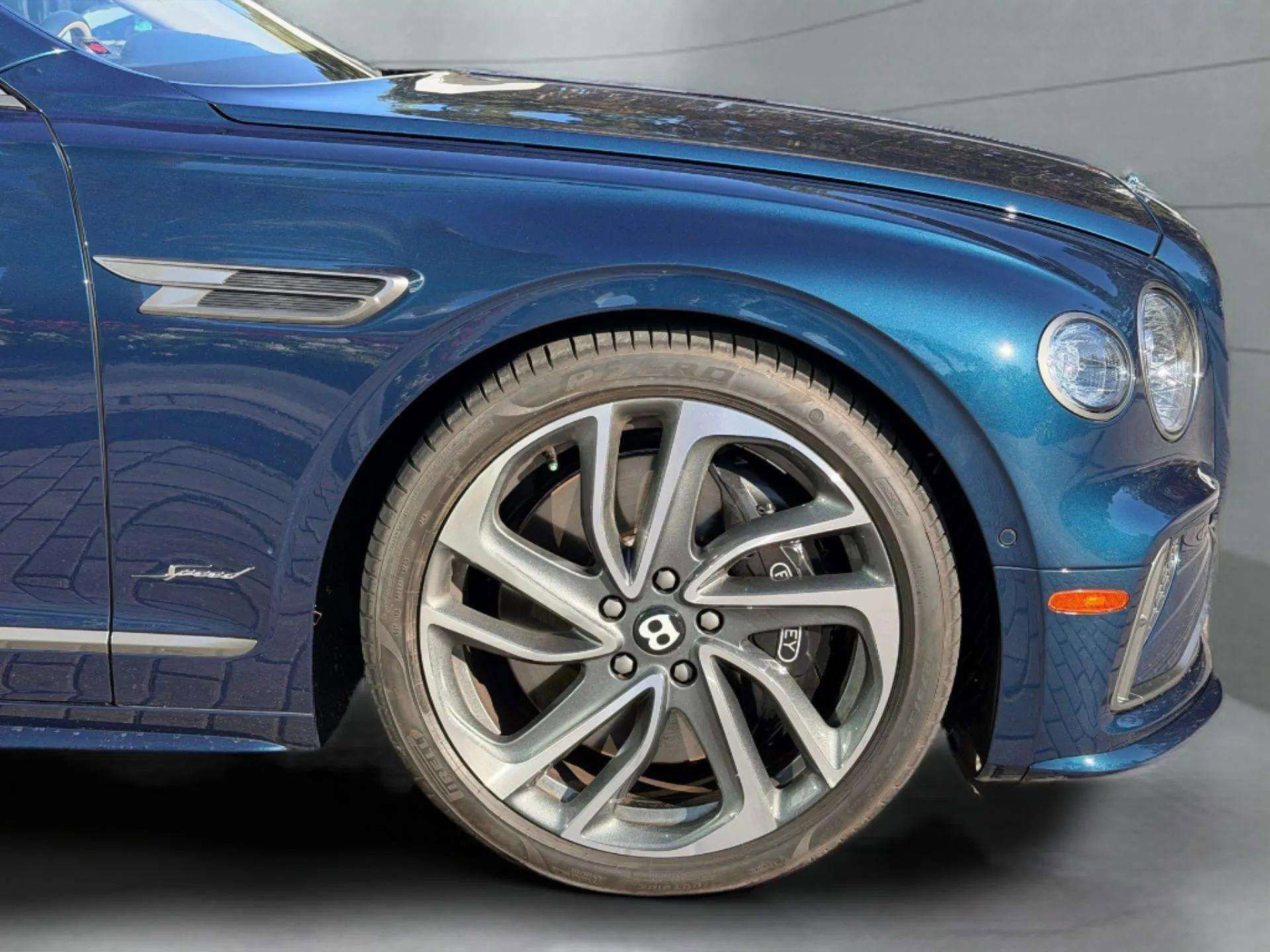 Used 2025 Bentley Flying Spur Plug-In Hybrid AWD/4WD image 14