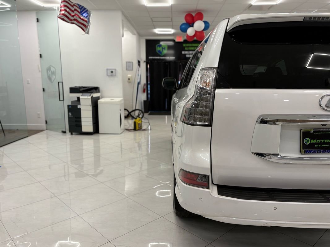 Used 2018 Lexus GX 460 Premium w/ Premium Package image 13