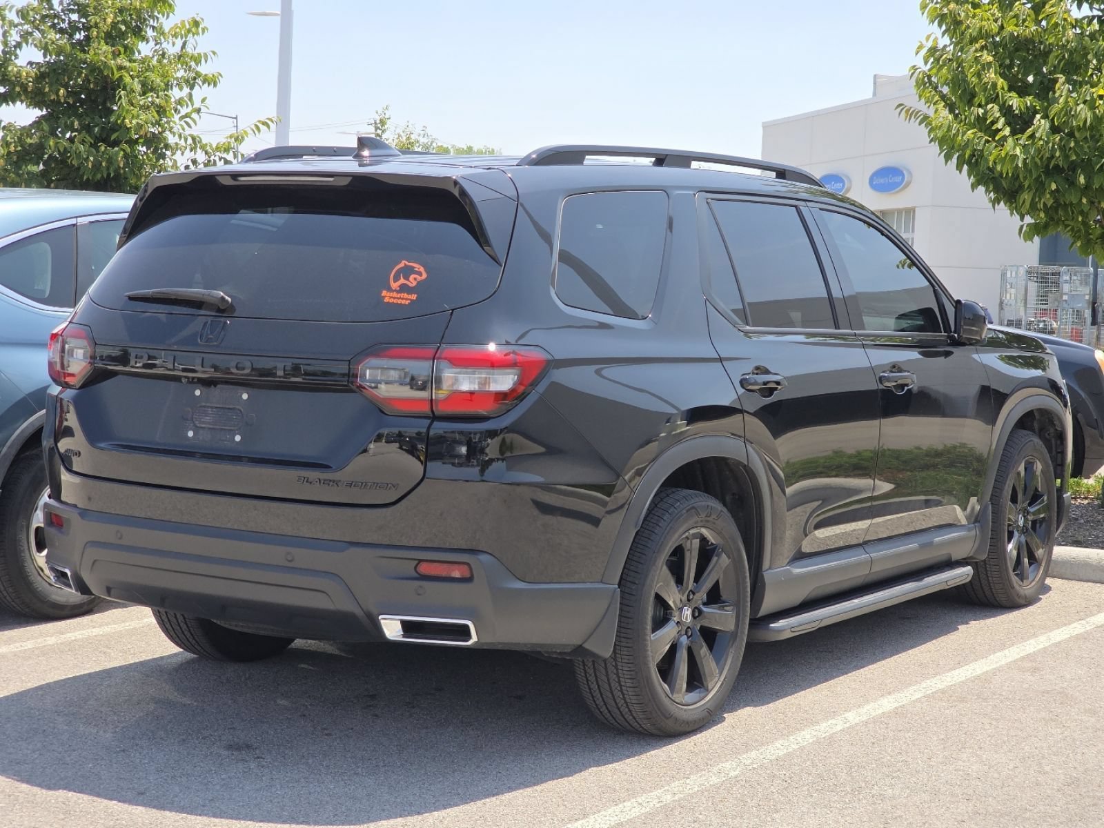 Used 2025 Honda Pilot Black Edition image 6