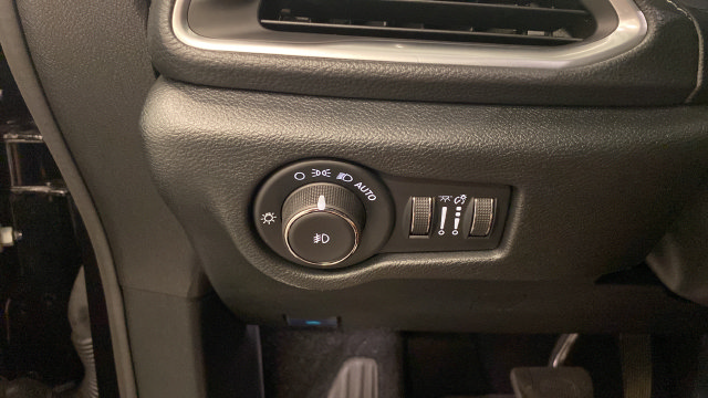 Used 2025 Chrysler Pacifica Limited AWD/4WD image 25