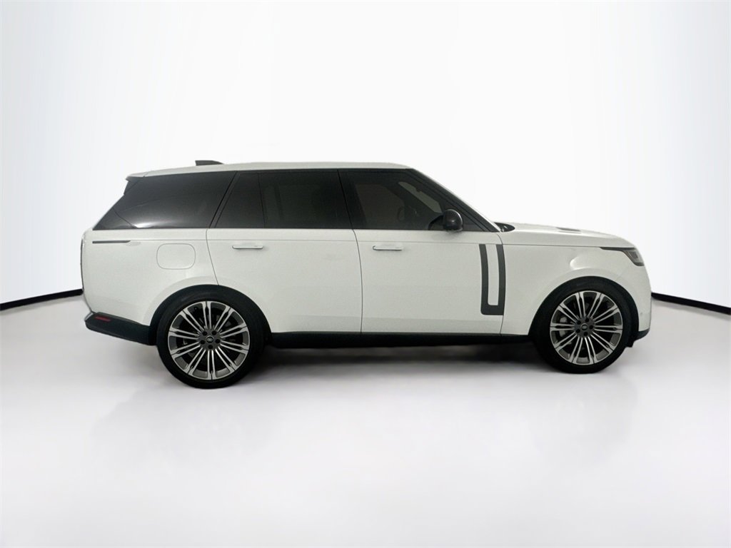 Used 2023 Land Rover Range Rover SE image 4