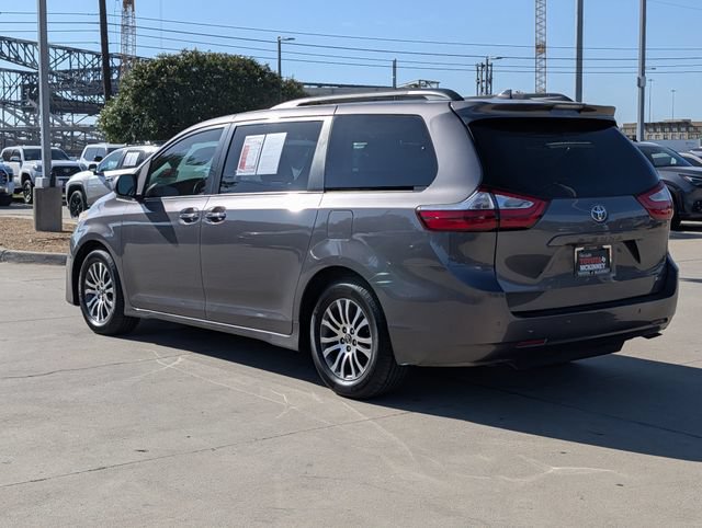Used 2019 Toyota Sienna XLE w/ XLE Navigation Package FWD image 9