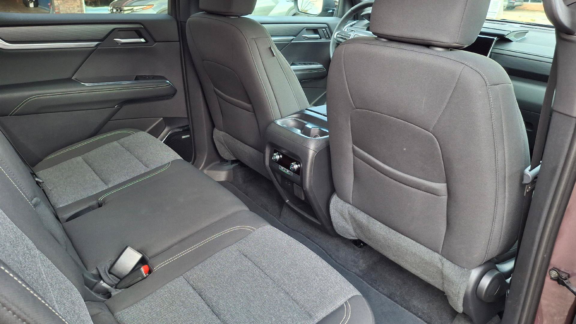 Used 2025 GMC Acadia Elevation AWD/4WD image 11