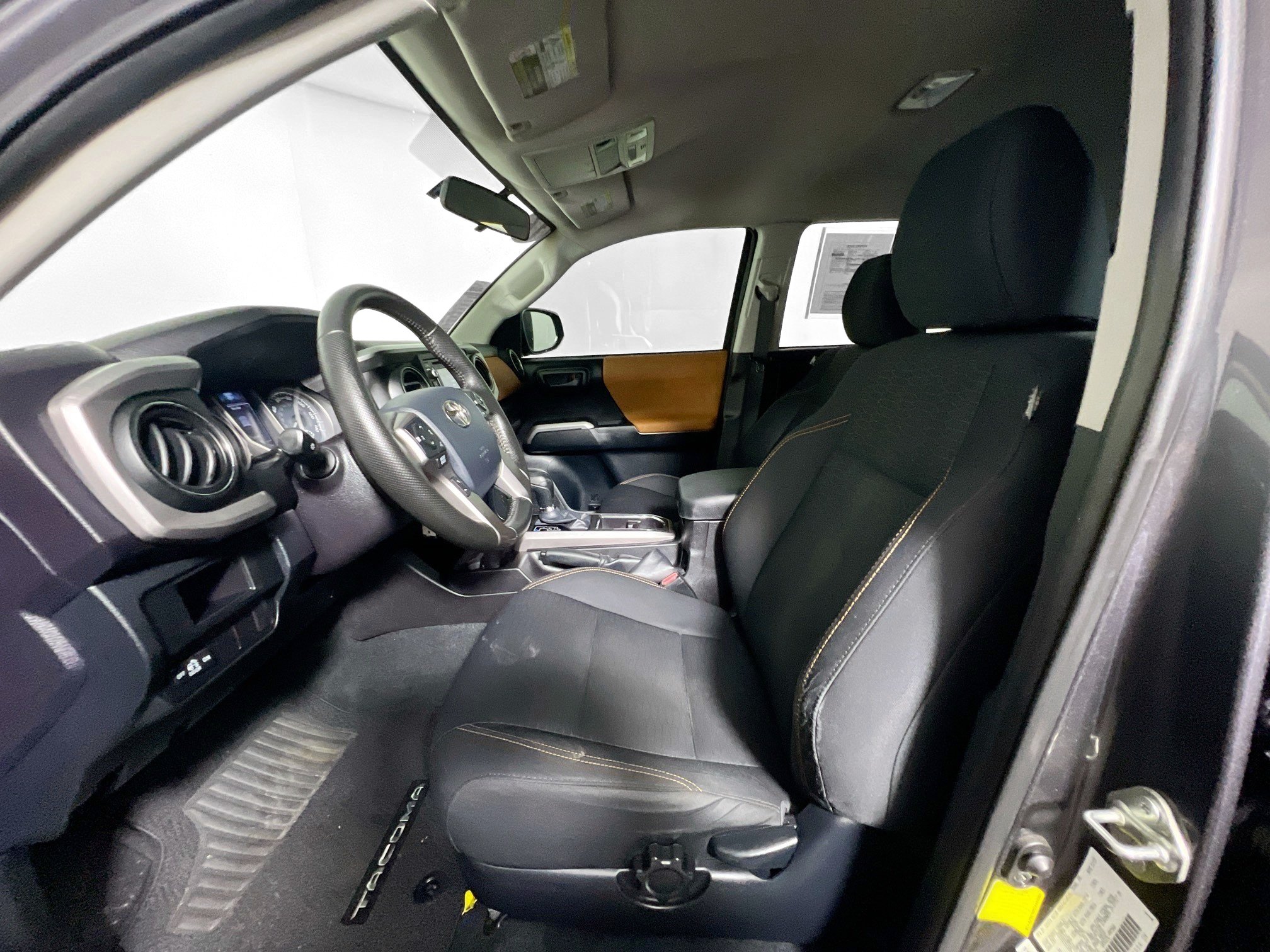 Used 2016 Toyota Tacoma SR5 w/ Towing Package RWD image 14