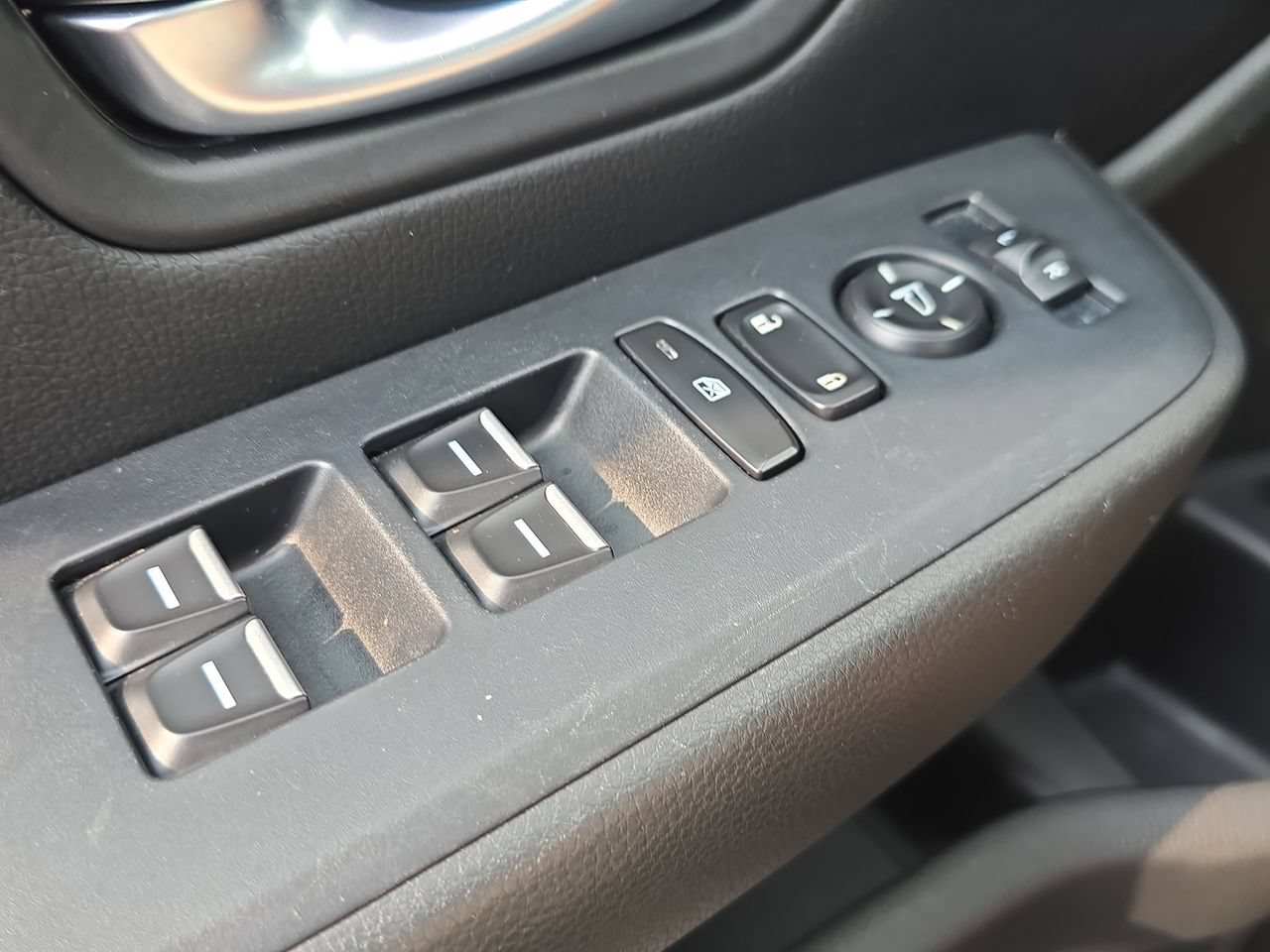 Used 2025 Honda Pilot Sport image 24