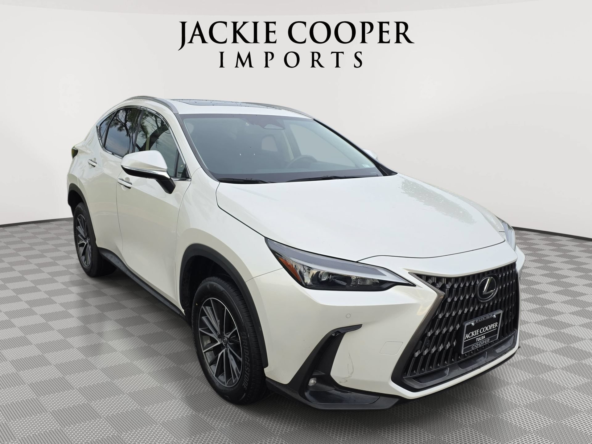 Used 2025 Lexus NX 250 FWD image 3