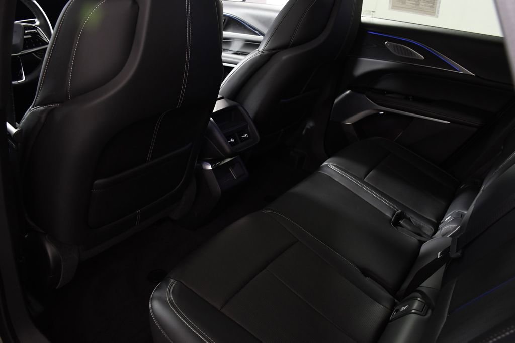 Used 2024 Cadillac Lyriq Luxury image 26