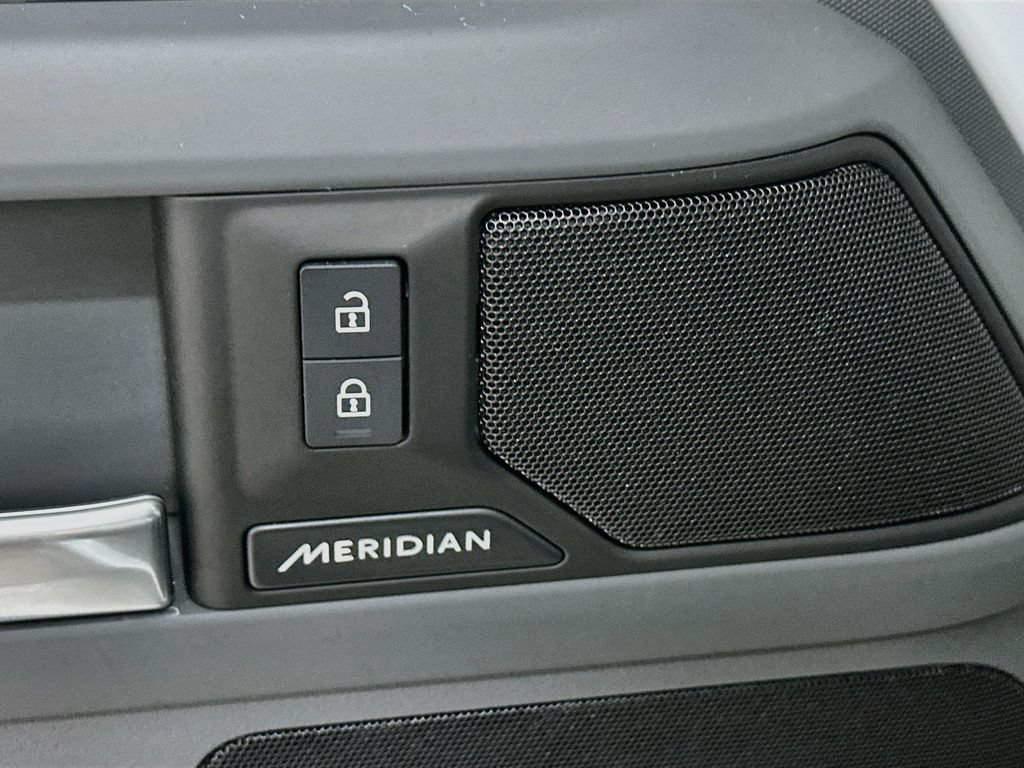 Used 2025 Land Rover Defender 110 S AWD/4WD image 20