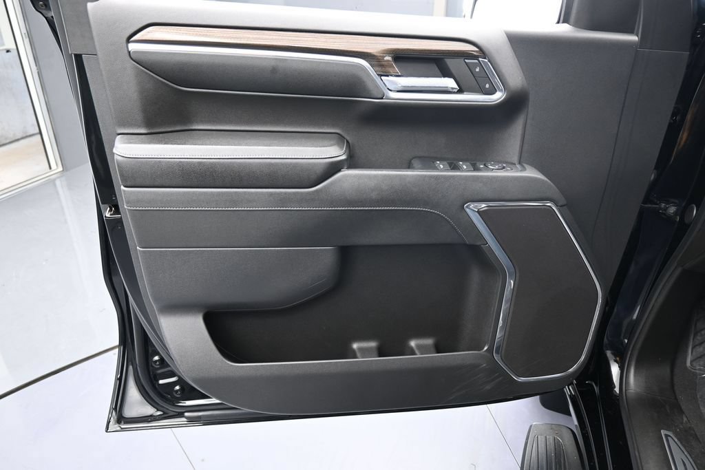 Used 2024 Chevrolet Silverado 1500 LT RWD image 13