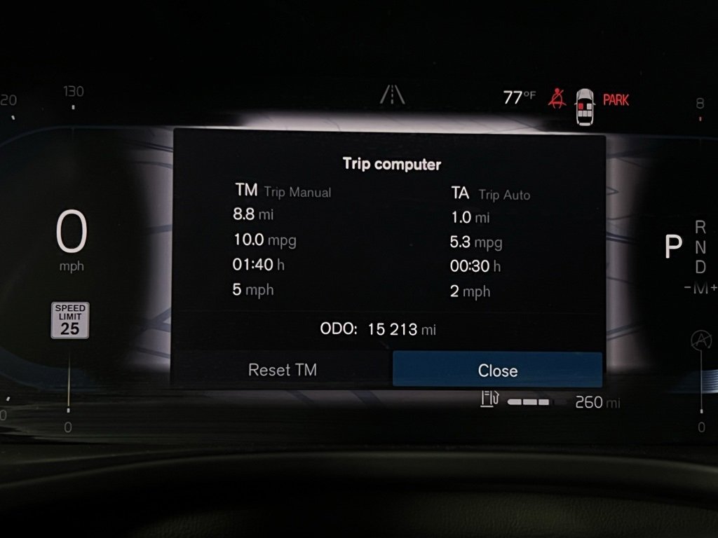 Used 2025 Volvo XC40 B5 Plus image 14