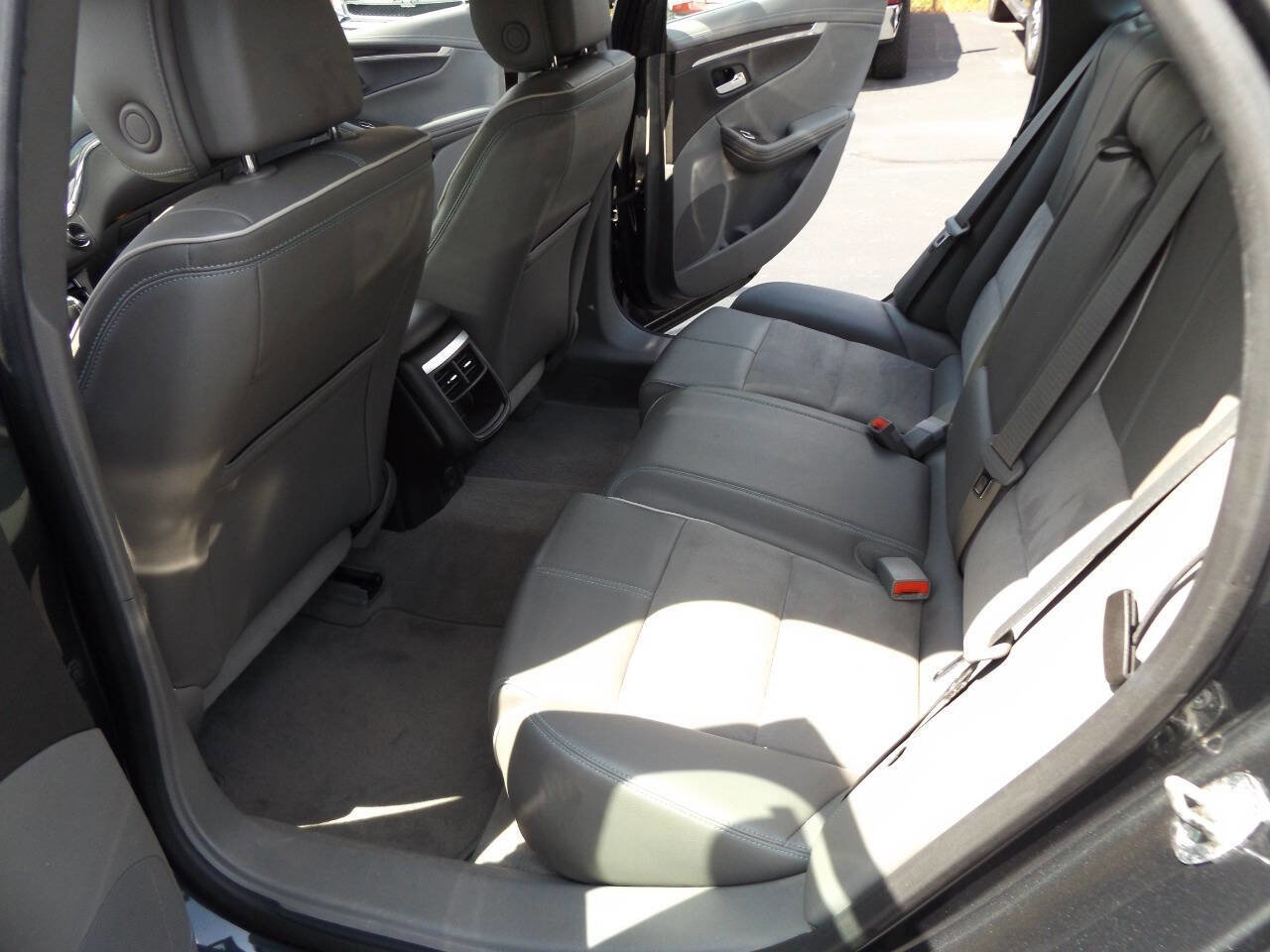 Used 2014 Chevrolet Impala LT w/ Premium Seating Package image 17