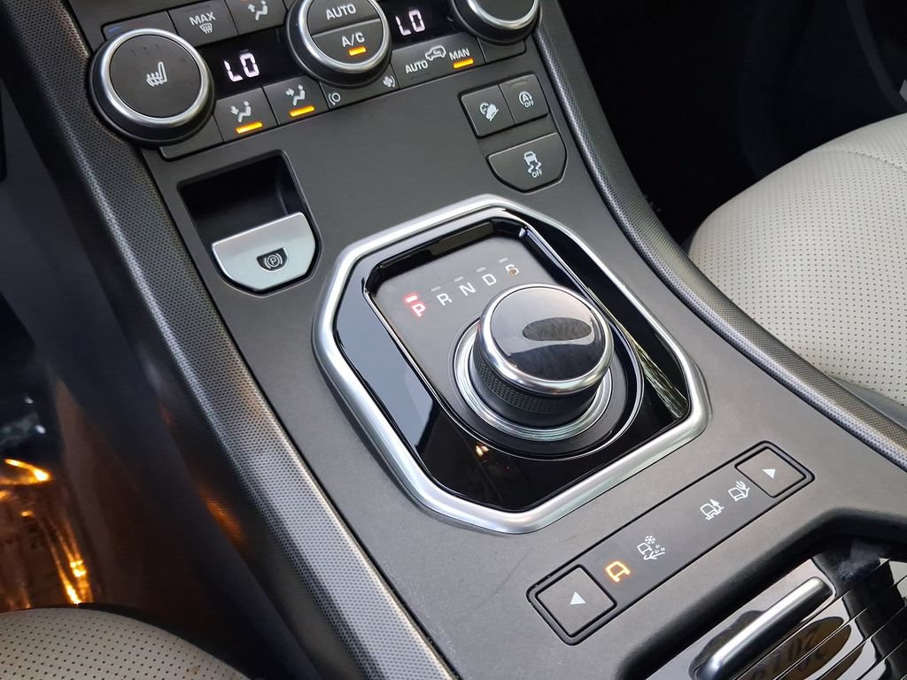 Used 2019 Land Rover Range Rover Evoque SE AWD/4WD image 25