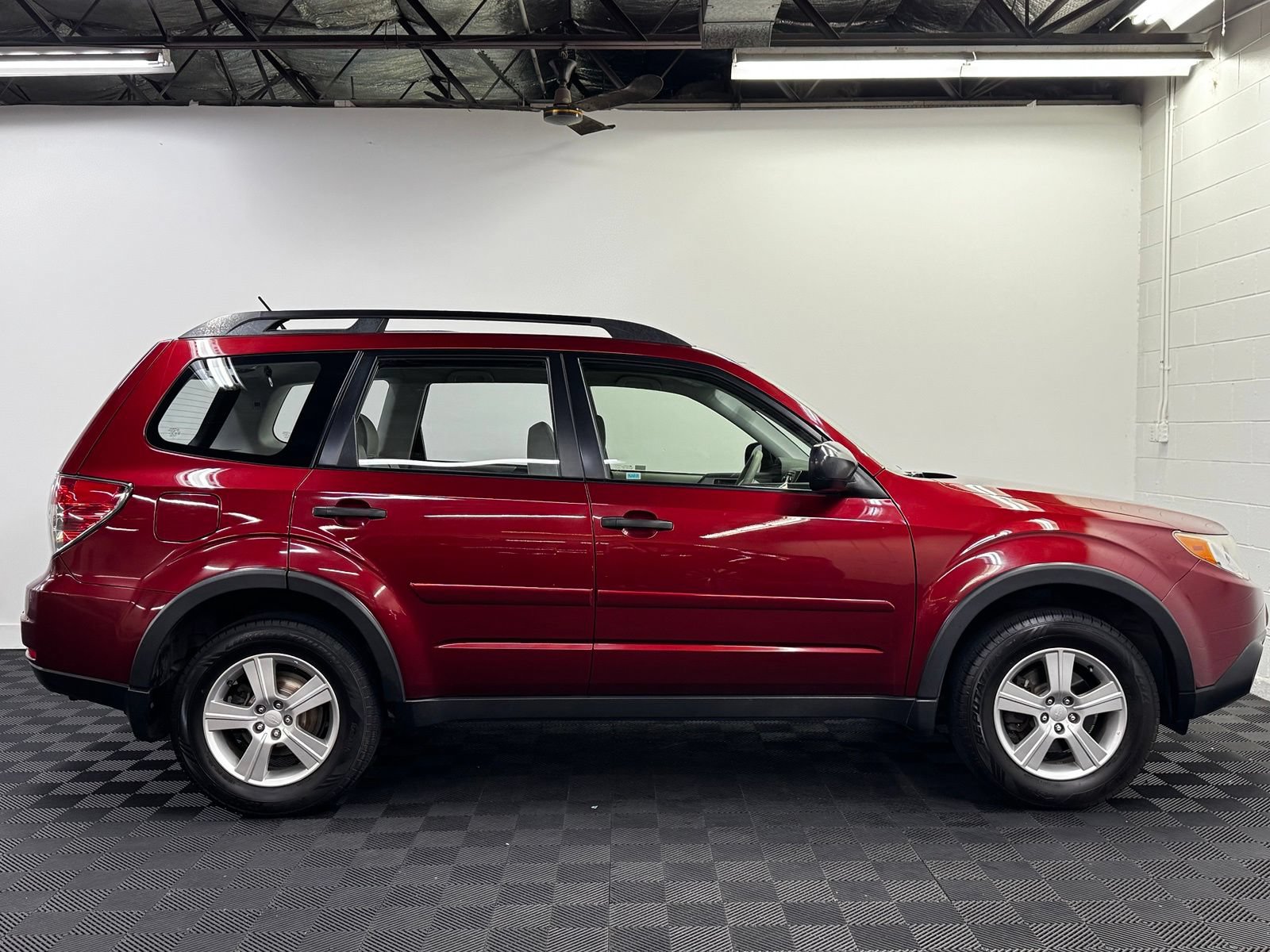 Used 2013 Subaru Forester 2.5X w/ Popular Pkg 3 AWD/4WD image 4