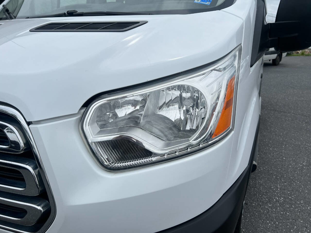 Used 2019 Ford Transit 250 130 Low Roof w/ Exterior Upgrade Package RWD image 33